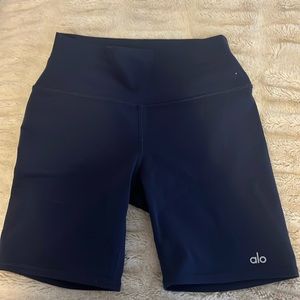 Alo navy biker short